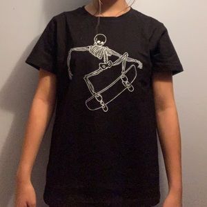 skeleton ridding a skateboard t-shirt